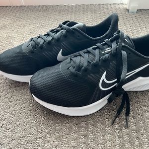 Nike Men’s 7.5 wide, “Downshifter 11”, black/white
